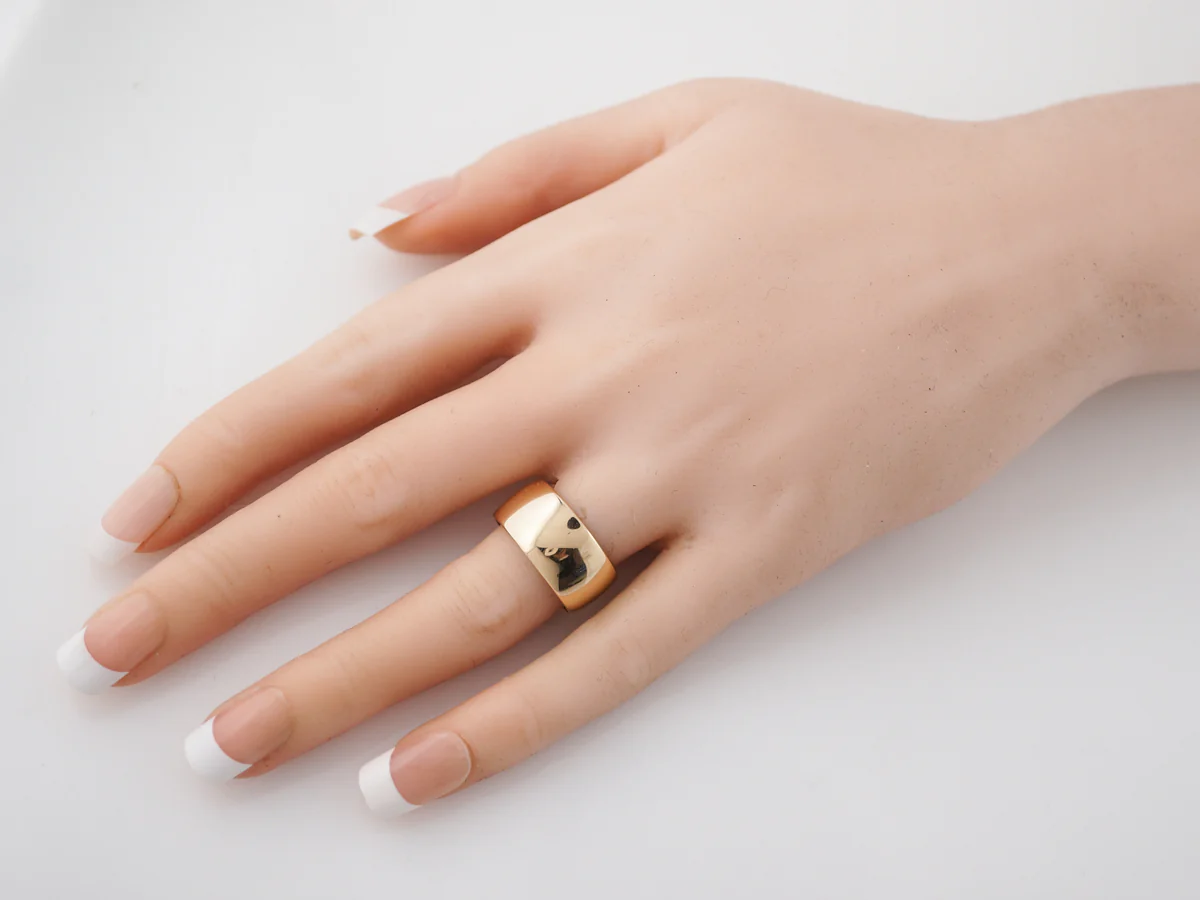Vintage Right Hand Ring Mid-Century in 14k Yellow Gold - Image 4