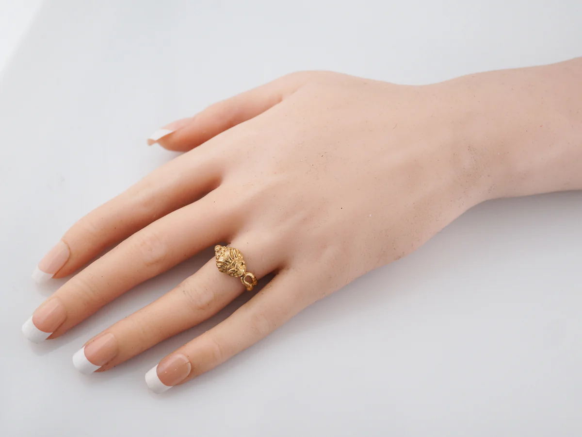 Vintage Right Hand Ring Mid-Century in 20k Yellow Gold - Image 6