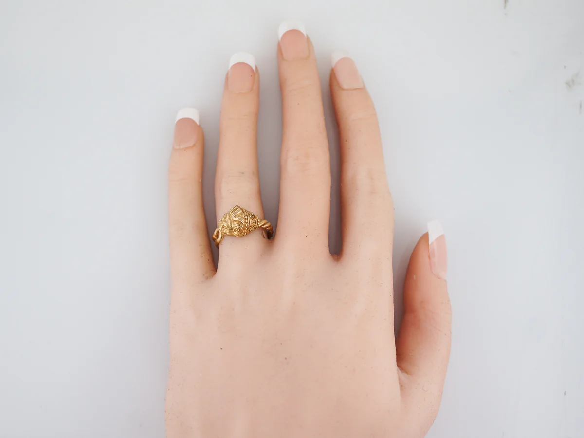Vintage Right Hand Ring Mid-Century in 20k Yellow Gold - Image 7
