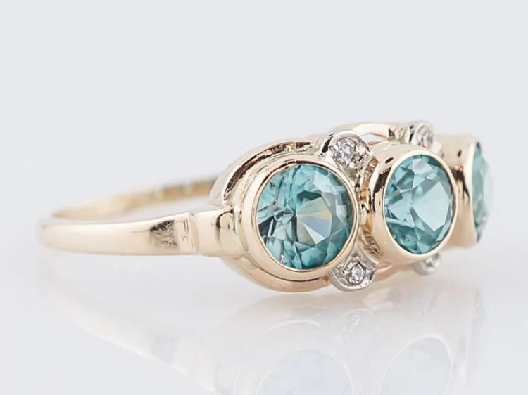 Vintage Right Hand Ring Retro 1.89 Round Cut Zircon & .08 Single Cut Diamonds in 14k Yellow Gold - Image 2