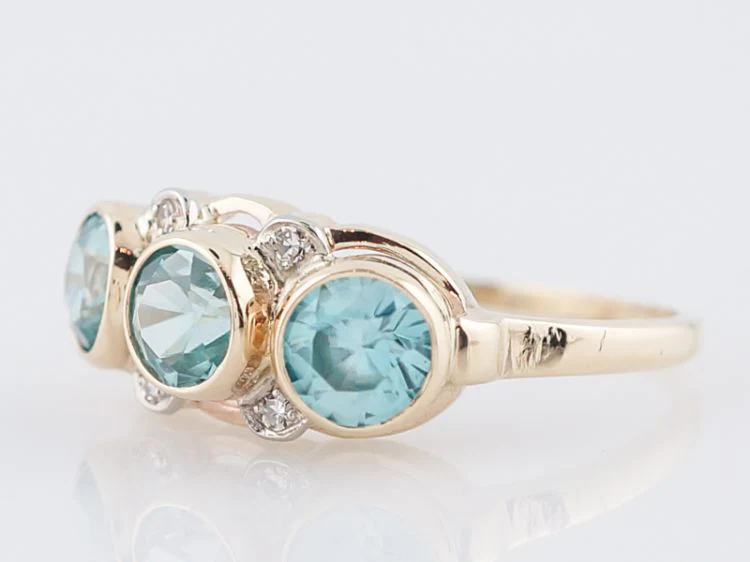 Vintage Right Hand Ring Retro 1.89 Round Cut Zircon & .08 Single Cut Diamonds in 14k Yellow Gold - Image 3