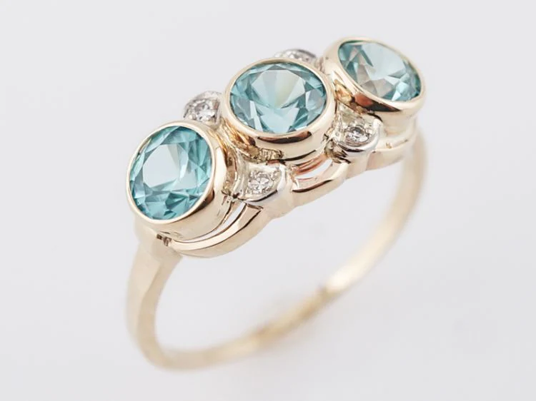 Vintage Right Hand Ring Retro 1.89 Round Cut Zircon & .08 Single Cut Diamonds in 14k Yellow Gold - Image 5