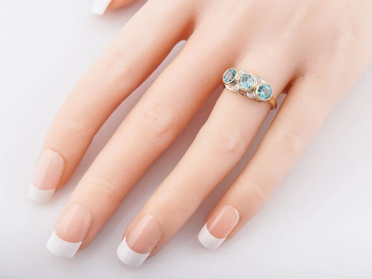 Vintage Right Hand Ring Retro 1.89 Round Cut Zircon & .08 Single Cut Diamonds in 14k Yellow Gold - Image 6
