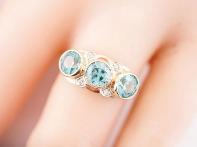 Vintage Right Hand Ring Retro 1.89 Round Cut Zircon & .08 Single Cut Diamonds in 14k Yellow Gold - Image 8