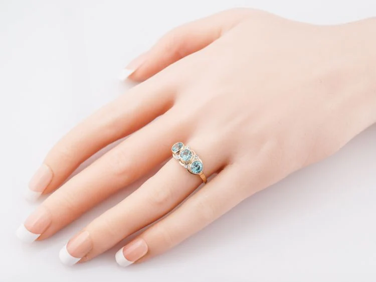 Vintage Right Hand Ring Retro 1.89 Round Cut Zircon & .08 Single Cut Diamonds in 14k Yellow Gold - Image 9