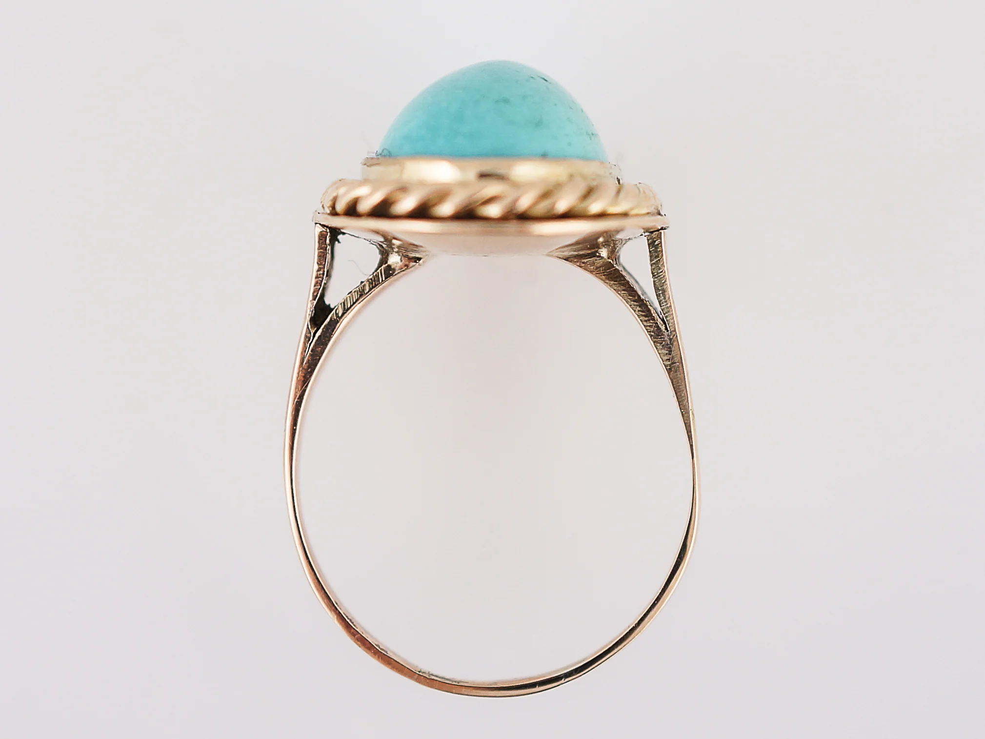 Vintage Right Hand Ring Retro 6.00 Cabochon Oval Cut Turquoise in 14K Yellow Gold - Image 5