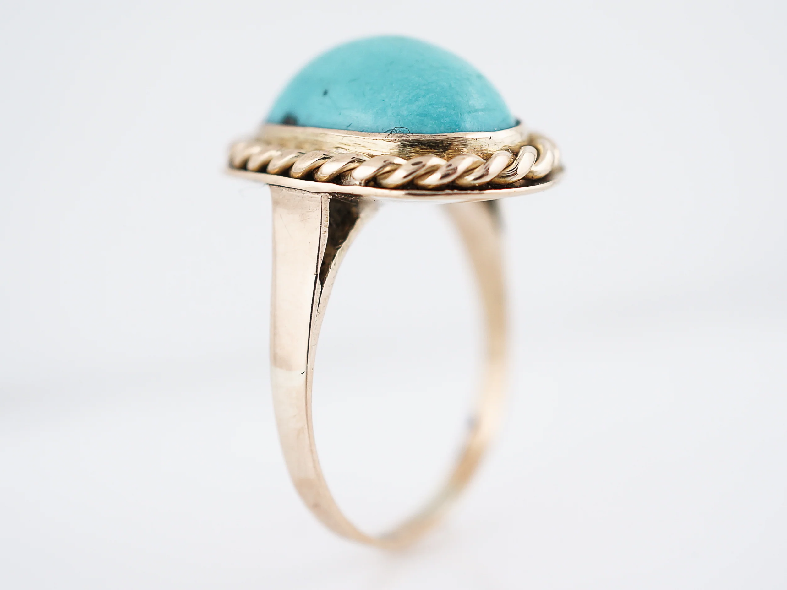 Vintage Right Hand Ring Retro 6.00 Cabochon Oval Cut Turquoise in 14K Yellow Gold - Image 6