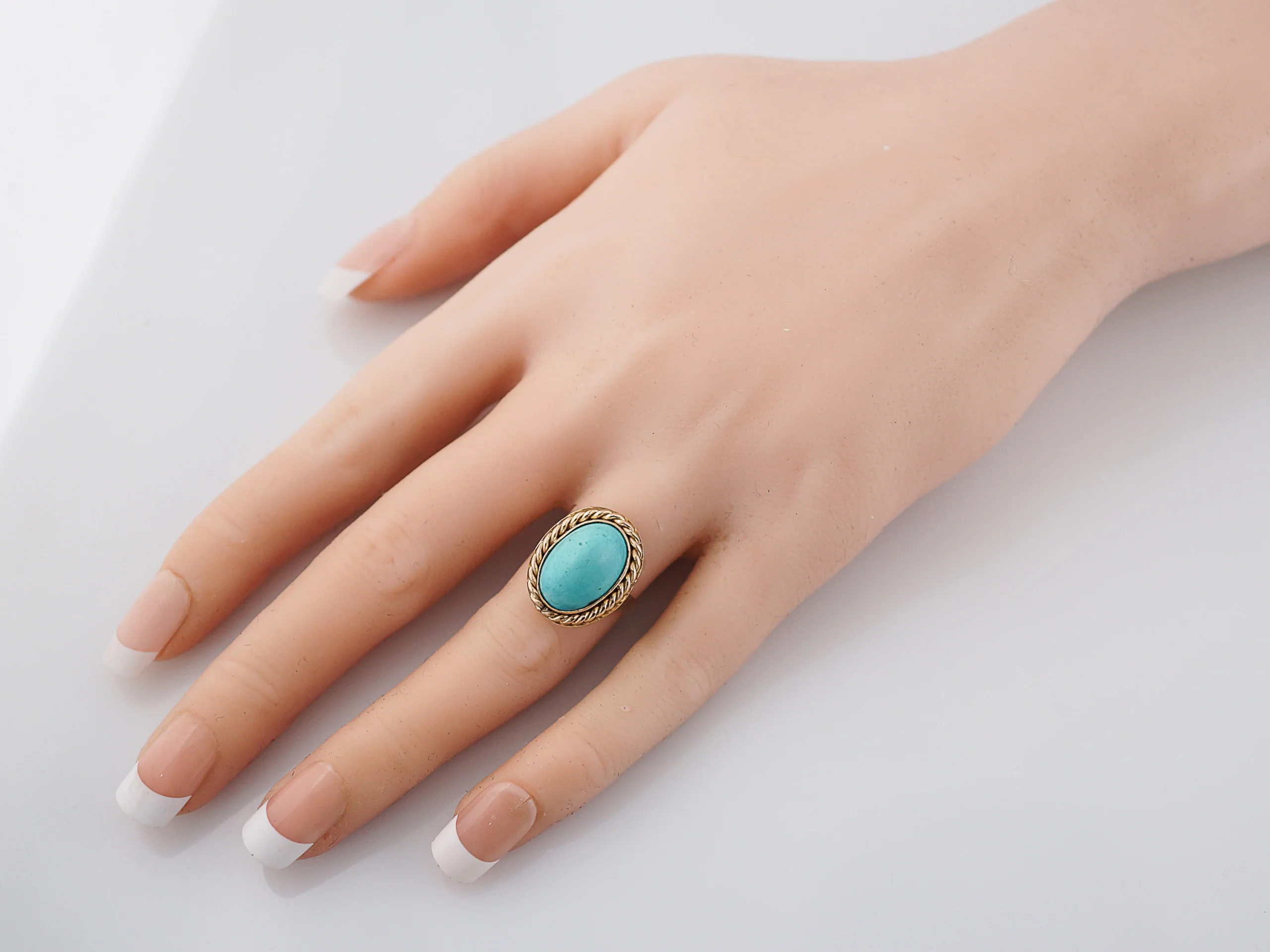 Vintage Right Hand Ring Retro 6.00 Cabochon Oval Cut Turquoise in 14K Yellow Gold - Image 8