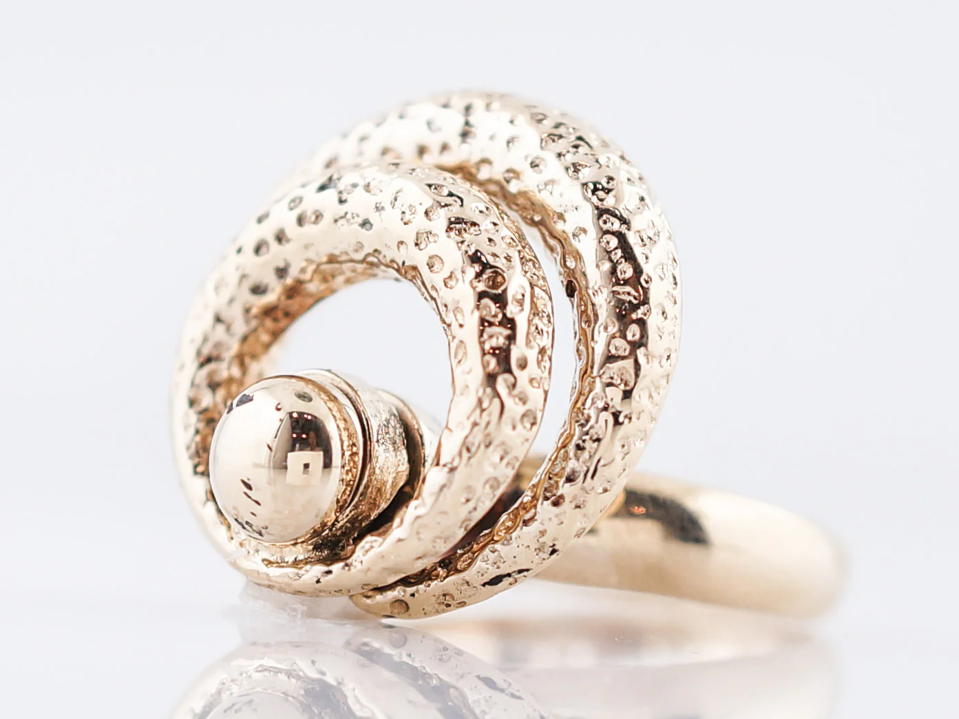 Vintage Right Hand Ring Retro in 14k Yellow Gold - Image 2