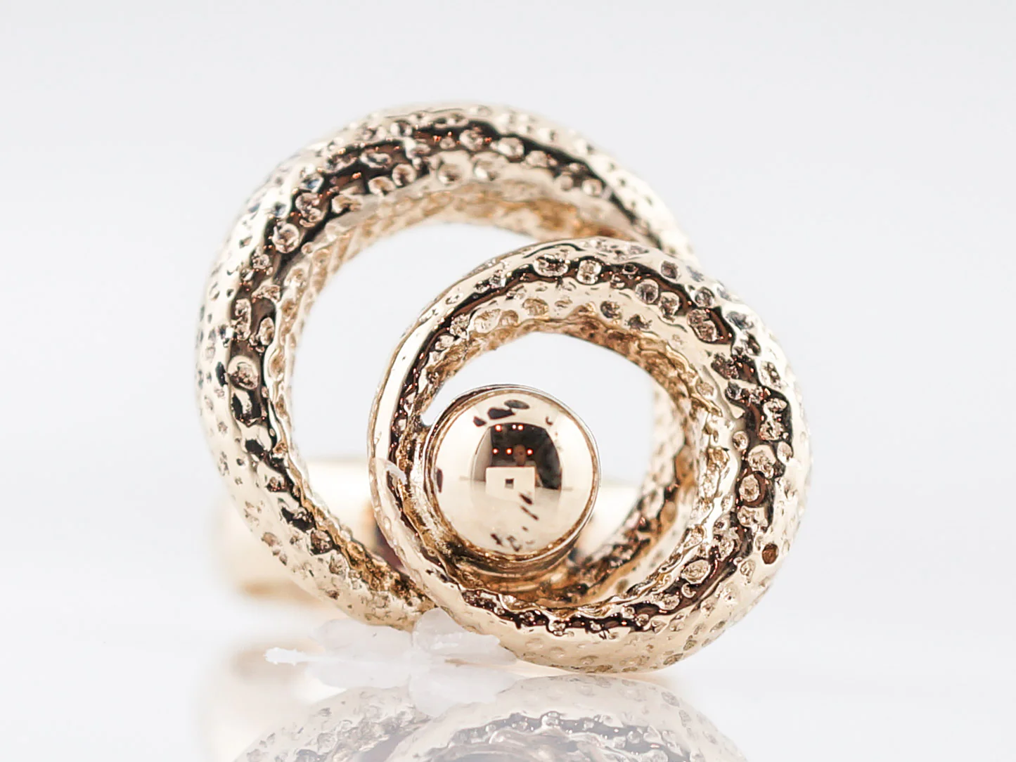 Vintage Right Hand Ring Retro in 14k Yellow Gold - Image 5