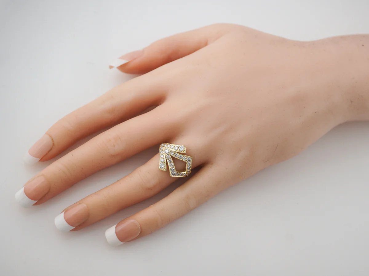 Vintage Style Art Deco Diamond Right Hand Ring in Yellow Gold - Image 6
