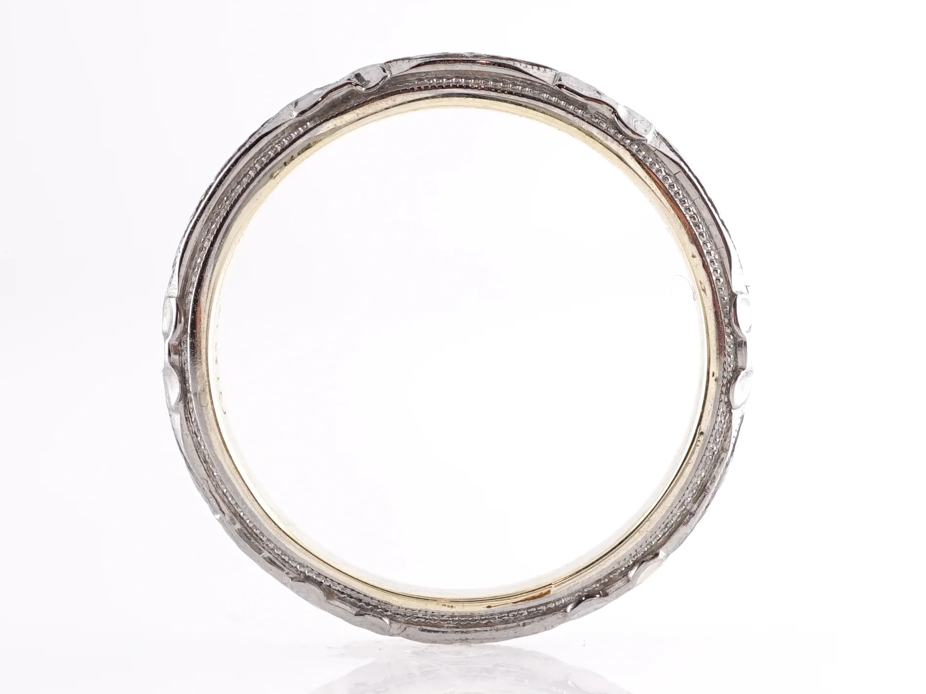 Vintage Two-Tone Art Deco Wedding Band in 18k - Image 3