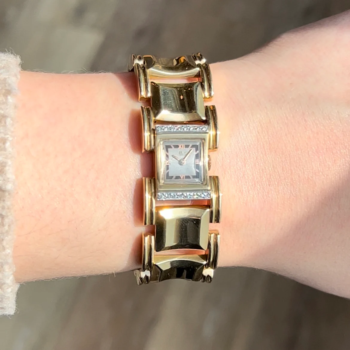 Vintage 1940's Watch Round Brilliant Cut Diamonds in Yellow Gold - Image 5
