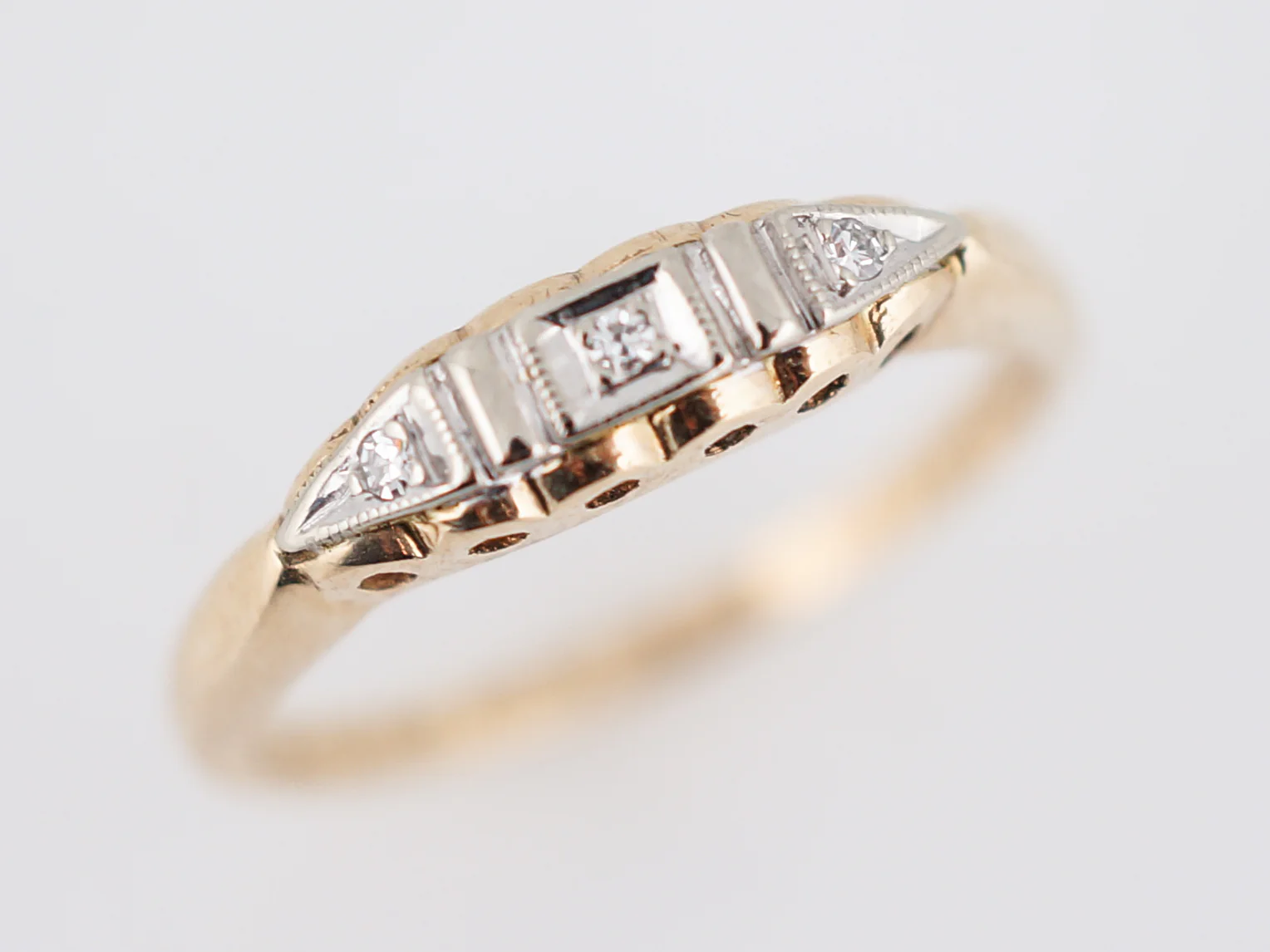 Vintage Wedding Band Mid Century .02 Single Cut Diamonds in 14K Yellow Gold - Image 4