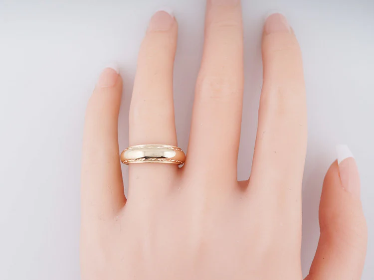 Vintage Wedding Band Mid-Century in 14k Yellow Gold - Image 6