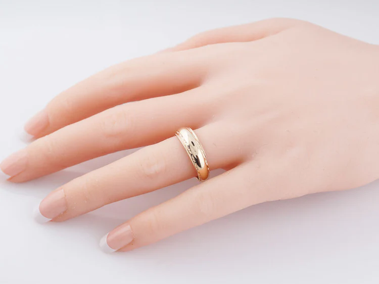 Vintage Wedding Band Mid-Century in 14k Yellow Gold - Image 7