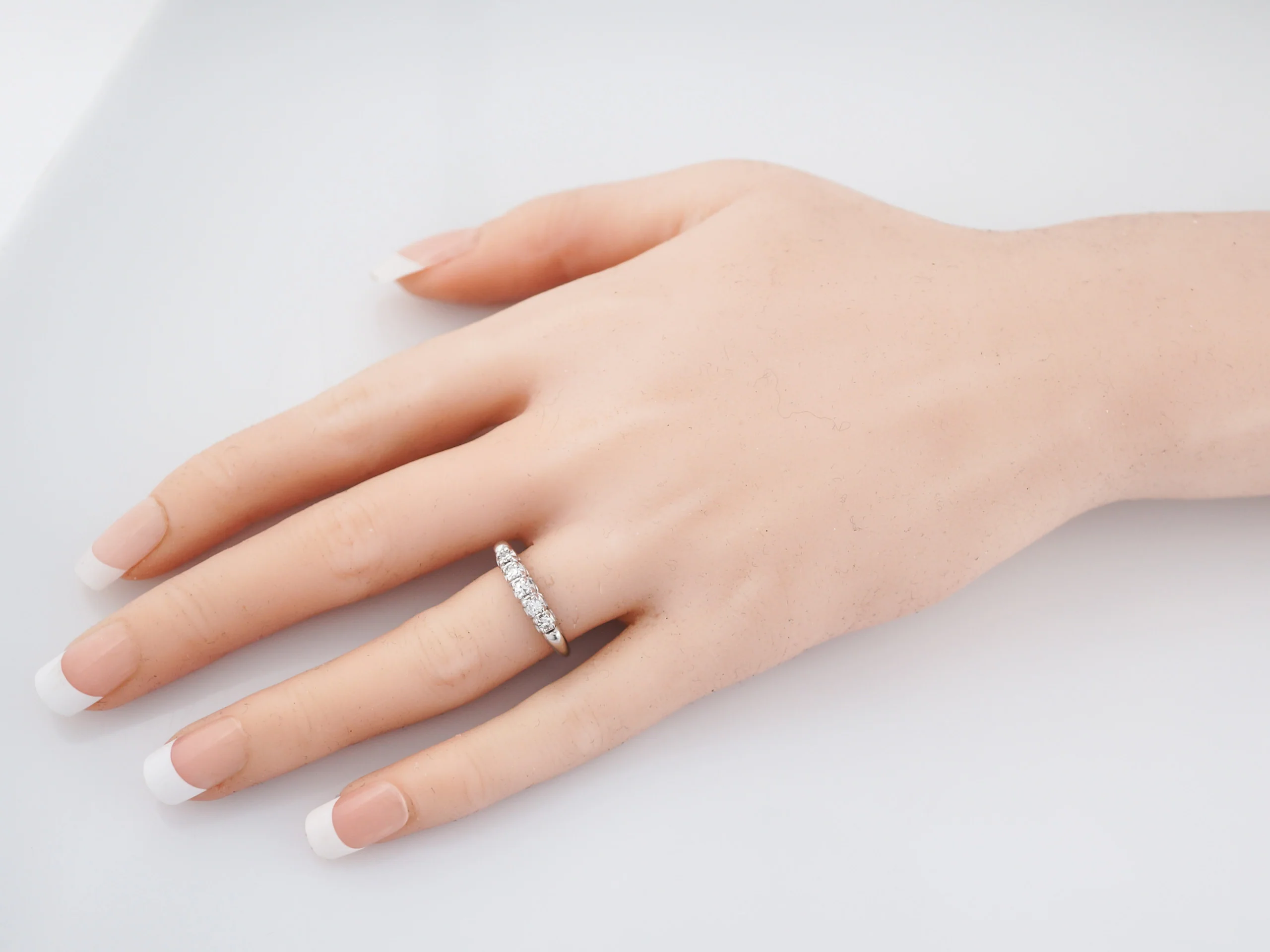 Vintage Wedding Band Mid-Century .30 Single Cut Diamonds in 14k White Gold - Image 7