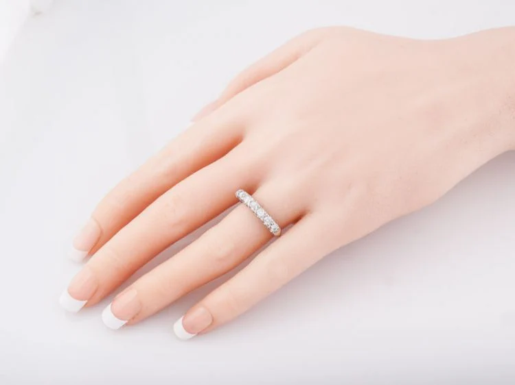 Vintage Wedding Band Mid-Century .56 Round Brilliant Cut Diamonds in Platinum - Image 8
