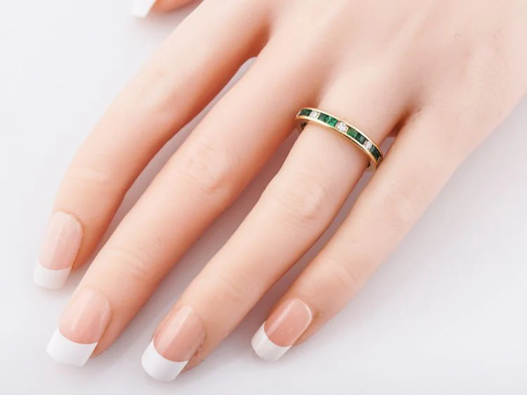 Vintage Wedding Band Mid-Century .81 Calibre Cut Emeralds & .36 Round Brilliant Cut Diamonds in 14k Yellow Gold - Image 4