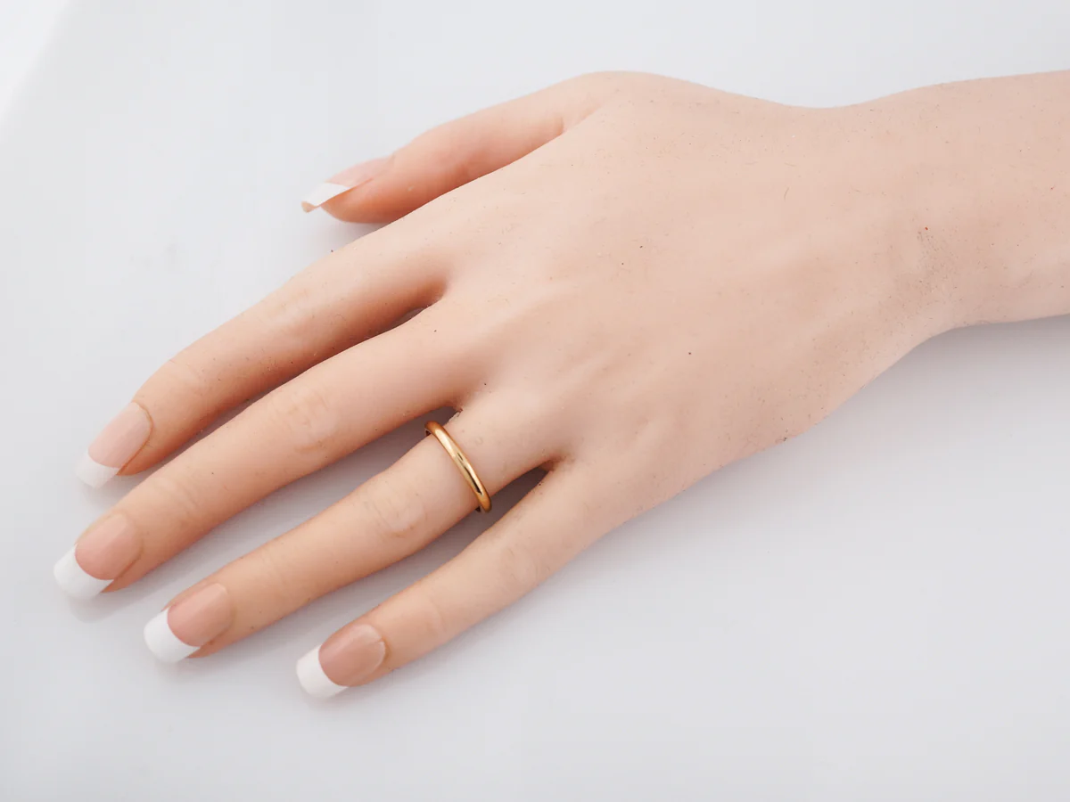 Vintage Wedding Band Mid-Century in 14k Yellow Gold - Image 6