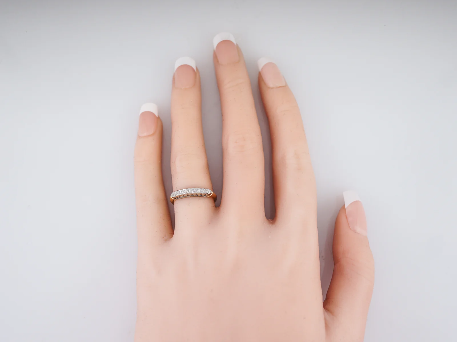 Vintage Wedding Band Retro .03 Single Cut in 14k White & Yellow Gold - Image 7