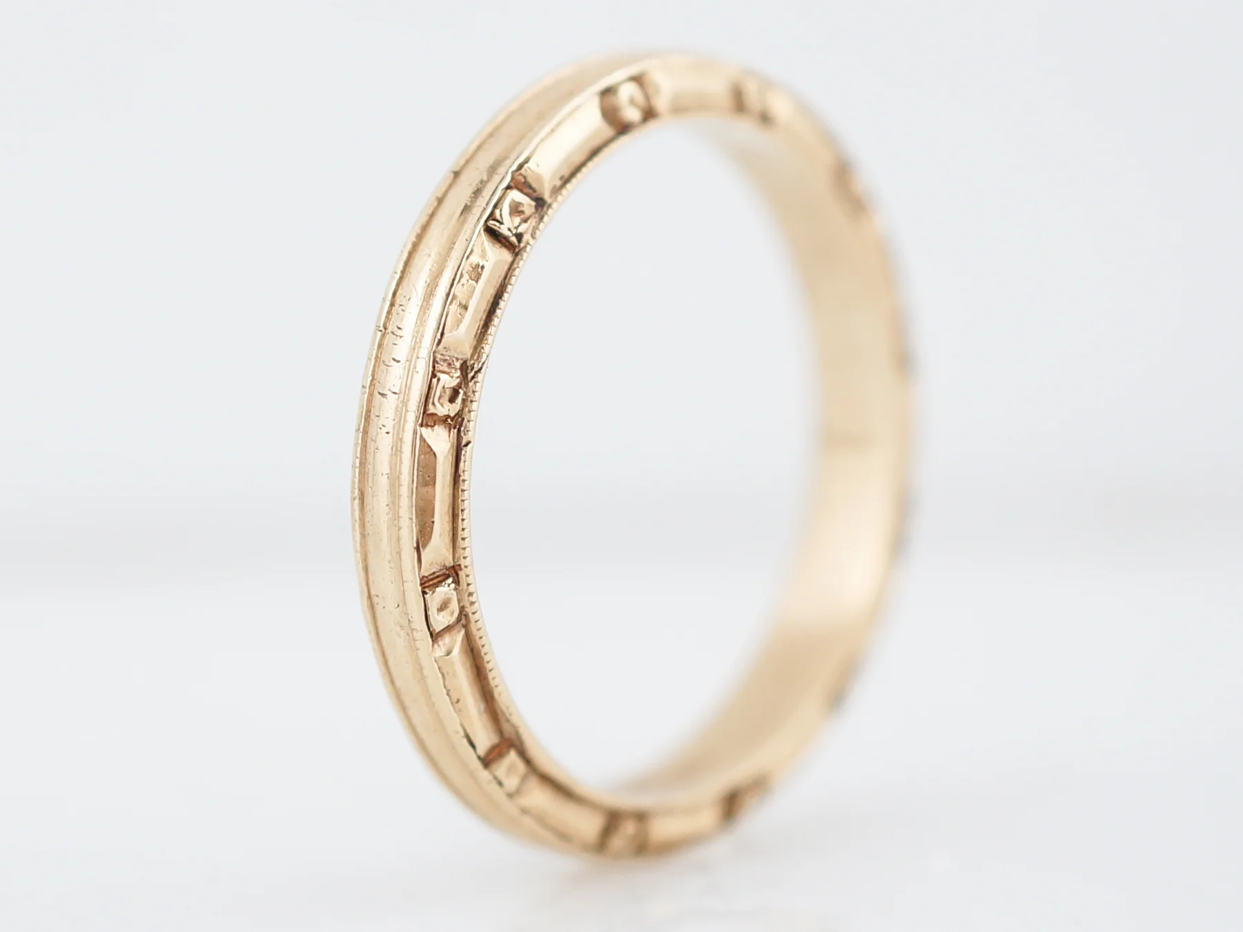 Vintage Wedding Band Retro in 14k Yellow Gold - Image 2