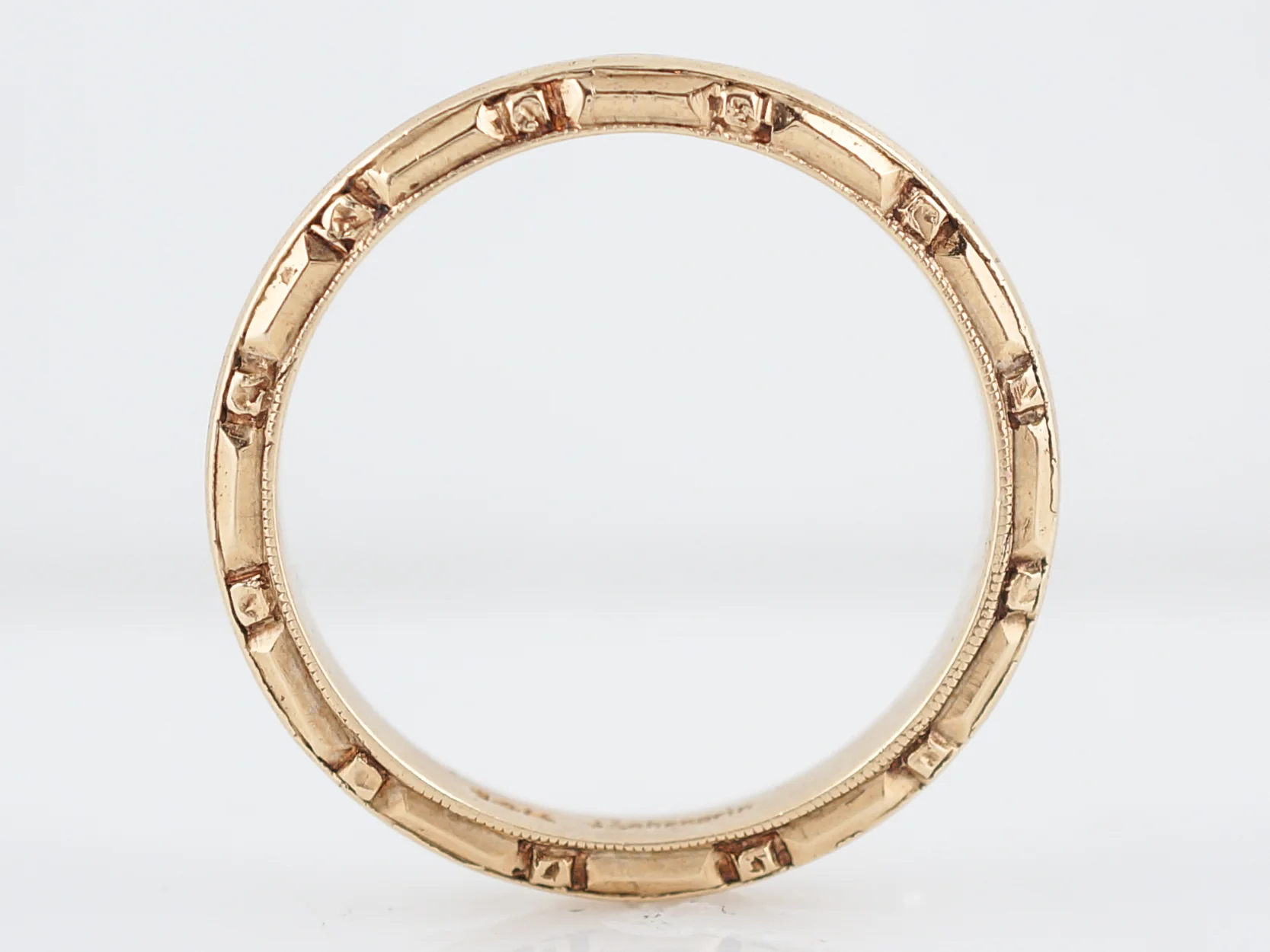 Vintage Wedding Band Retro in 14k Yellow Gold - Image 3