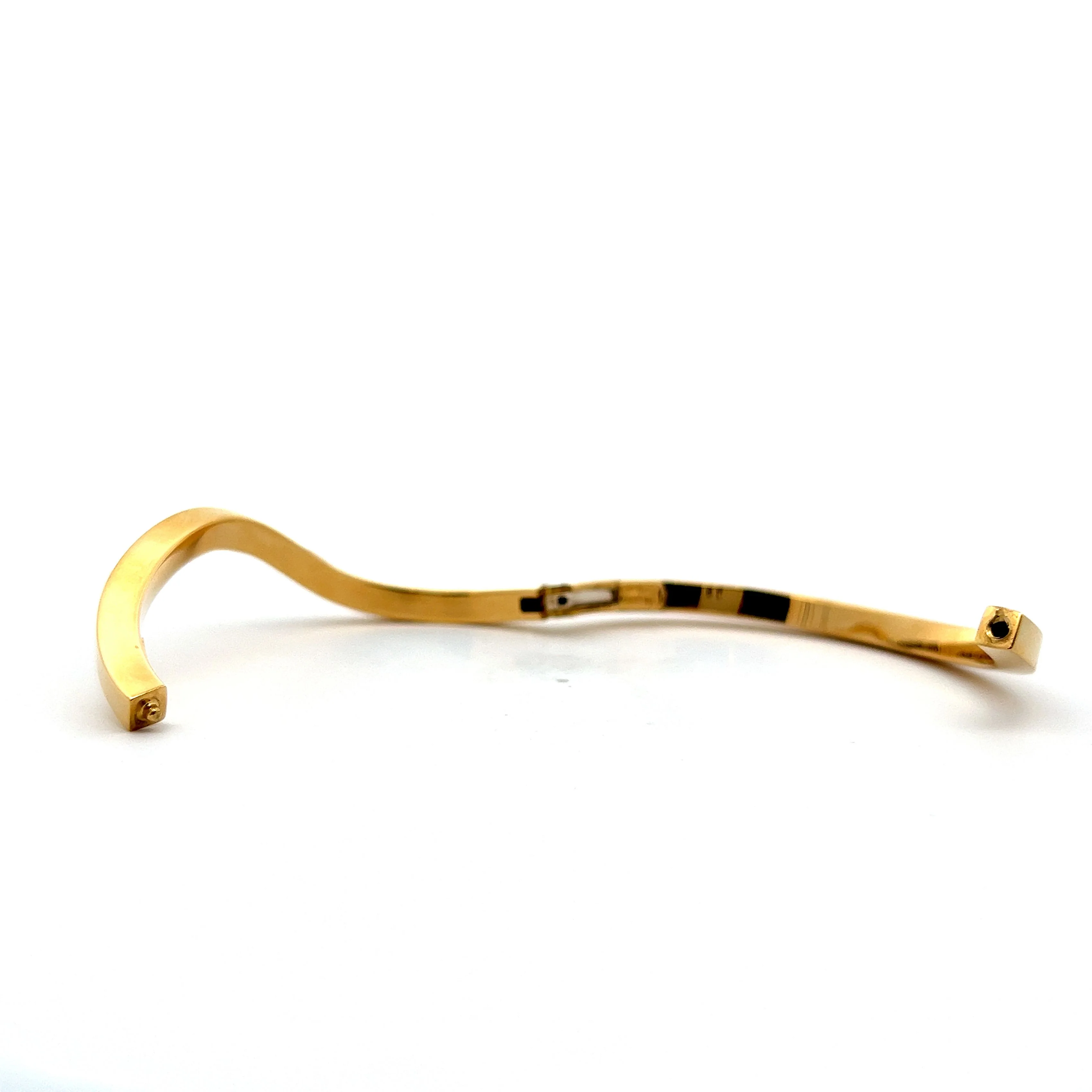 Wavey Bangle Bracelet in 18k Yellow Gold - Image 4