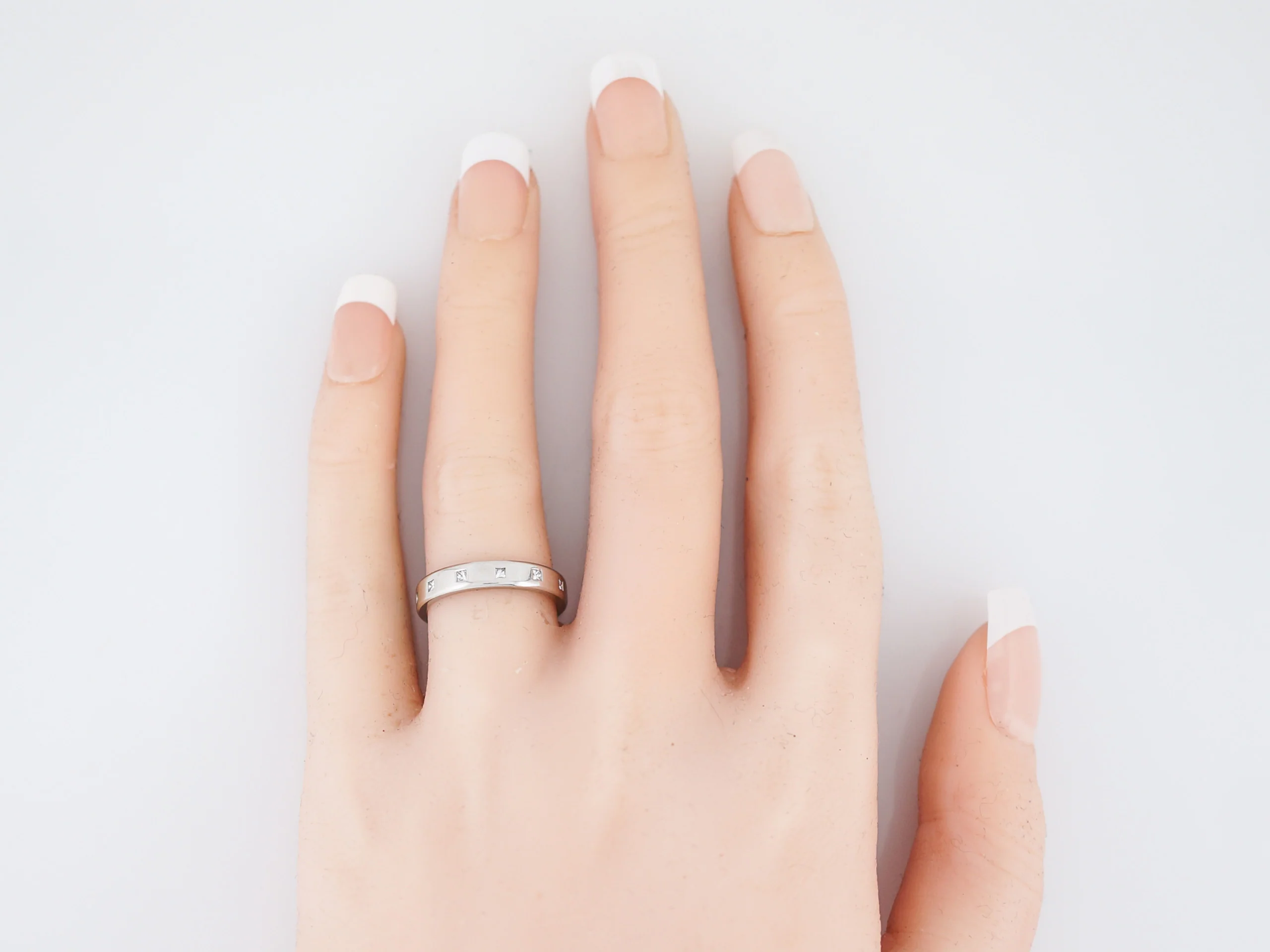 Wedding Band Modern .21 Princess Cut Diamonds in Platinum - Image 6