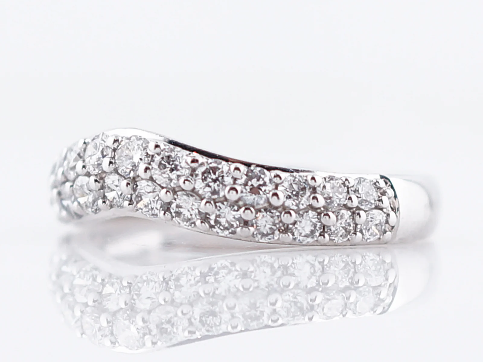 Wedding Band Modern .90 Round Brilliant Cut Diamond in 14K White Gold - Image 2