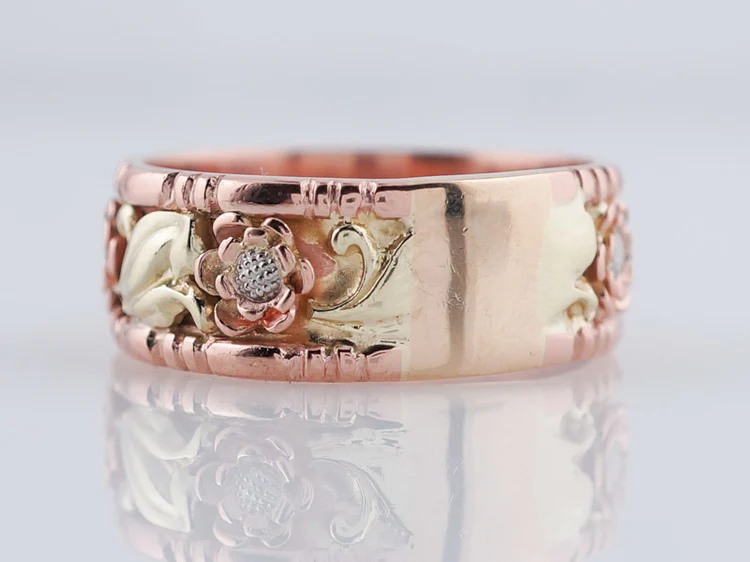 Wedding Band Retro 1940's Floral Engraved in 14k Yellow Gold - Image 2