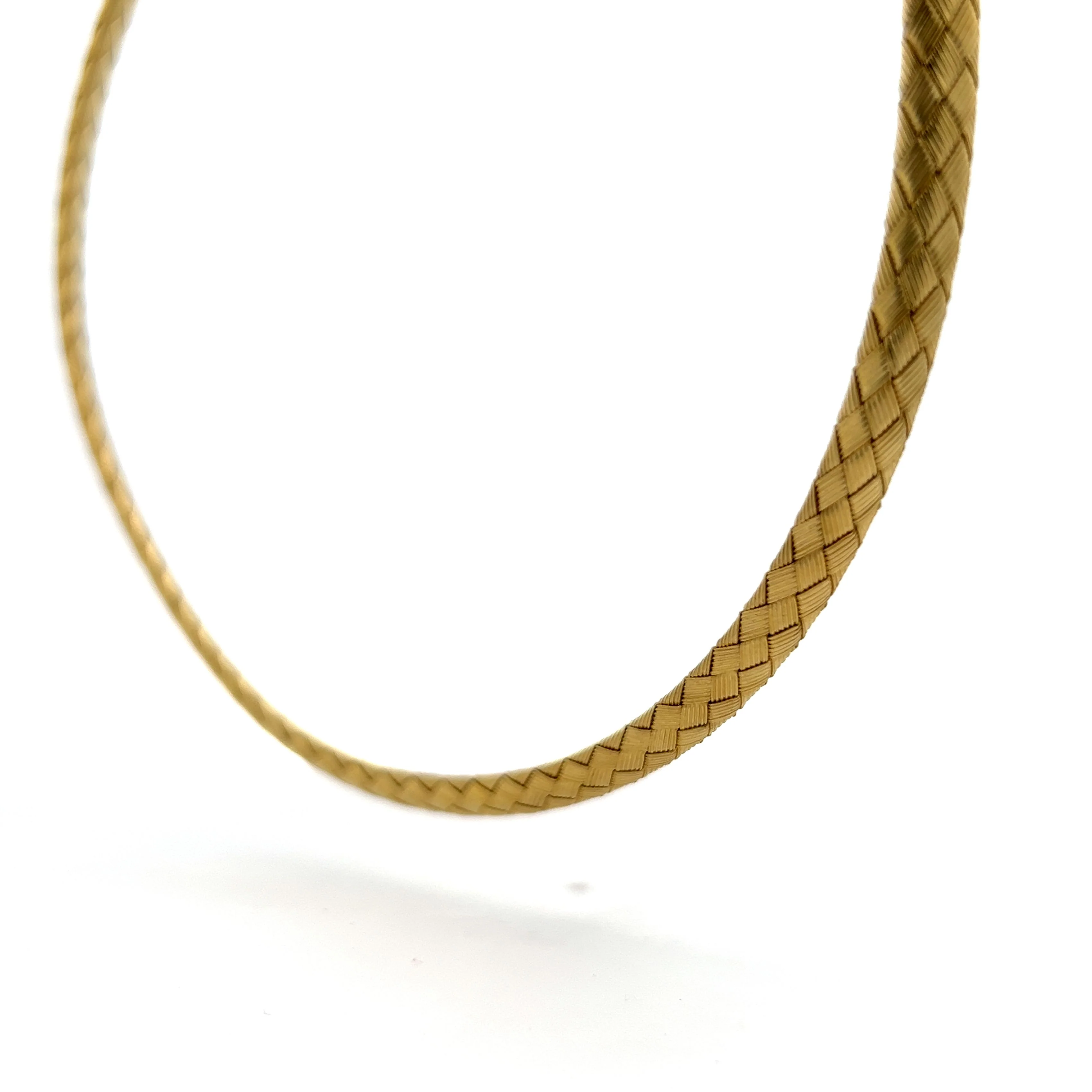 Wheat Pattern Omega Necklace in 18k Yellow Gold - Image 2