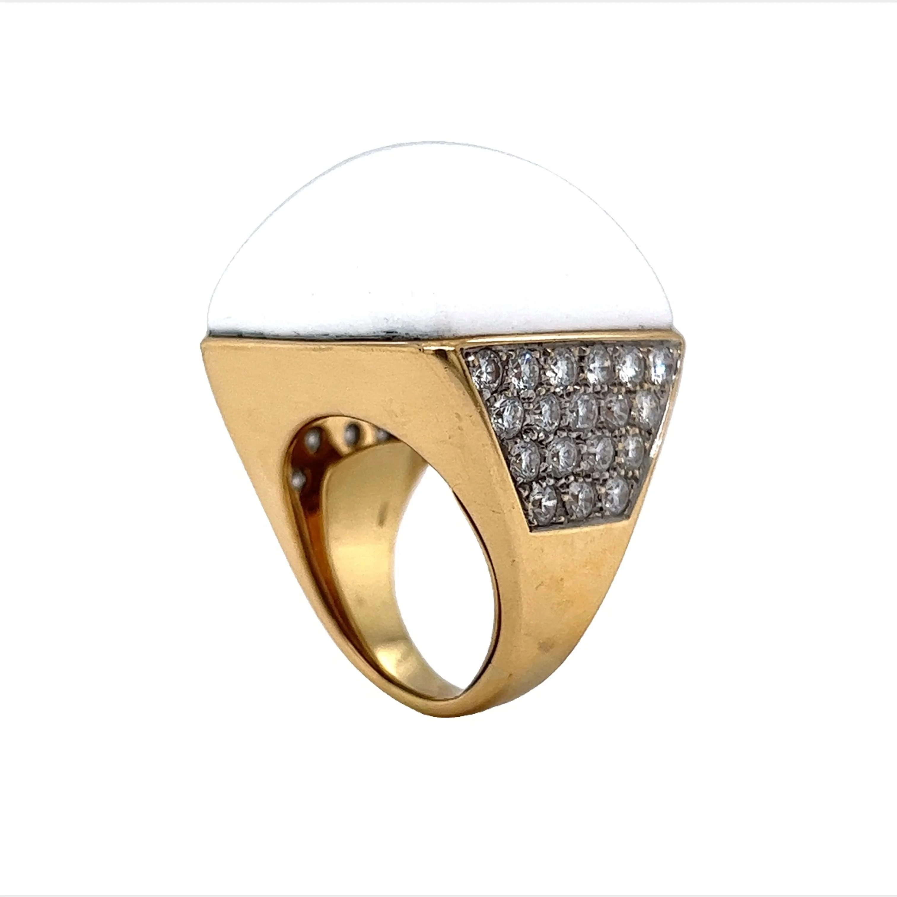 White Agate & Diamond Cocktail Ring in 18k Yellow Gold - Image 5