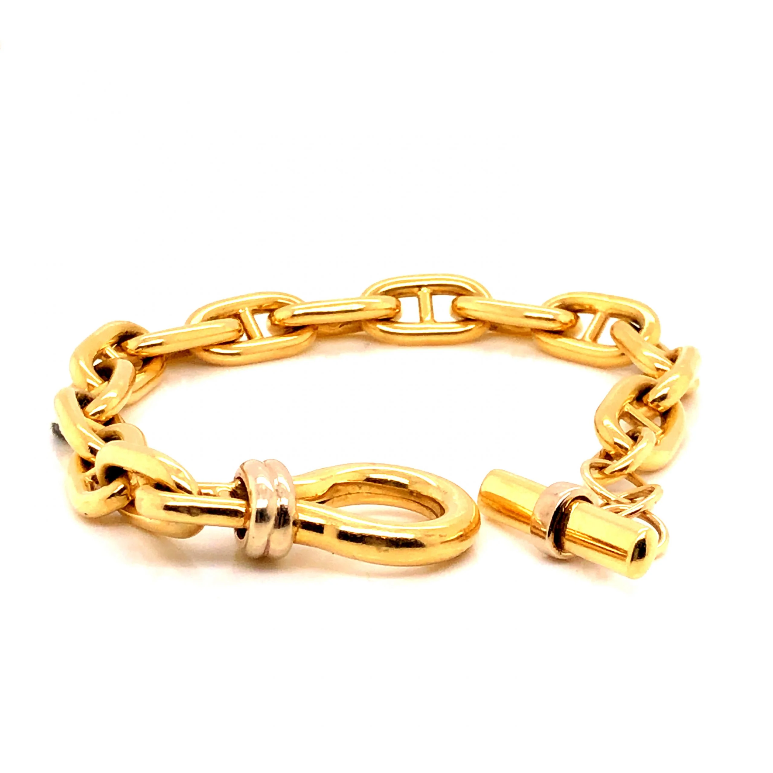 Wide Link Toggle Bracelet in 18k Yellow Gold - Image 2