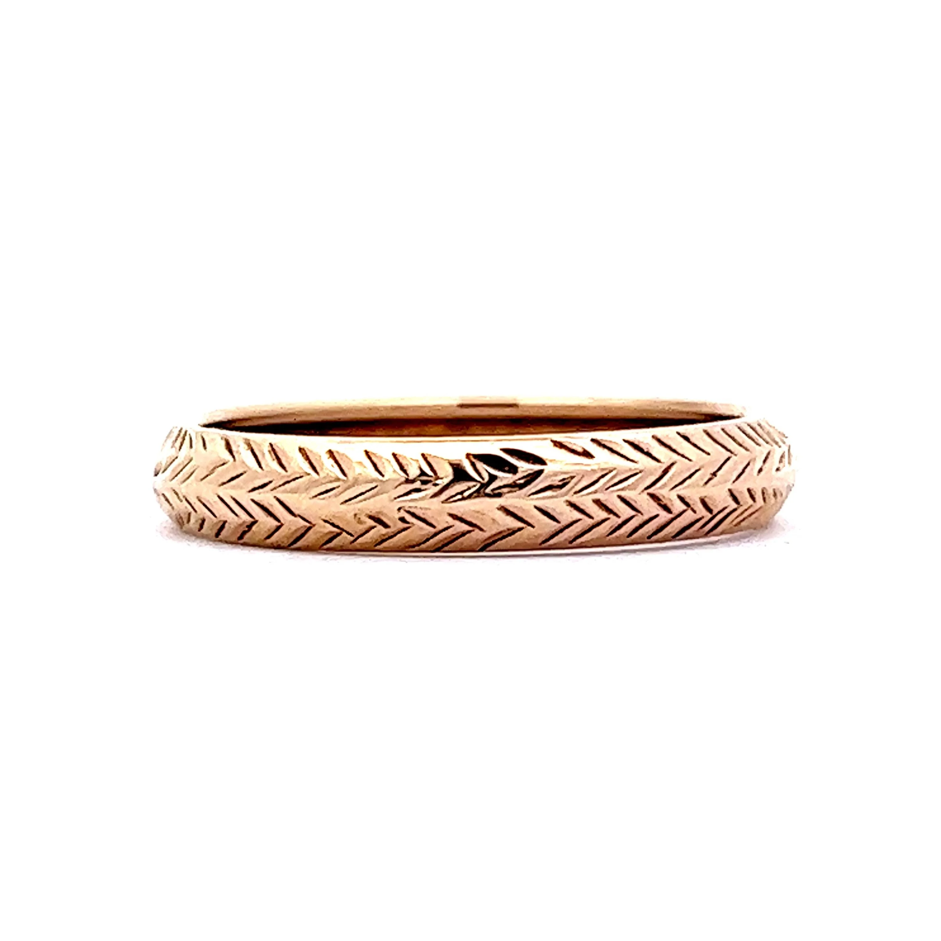 Men's Mid-Century Patterned Yellow Gold Wedding Band