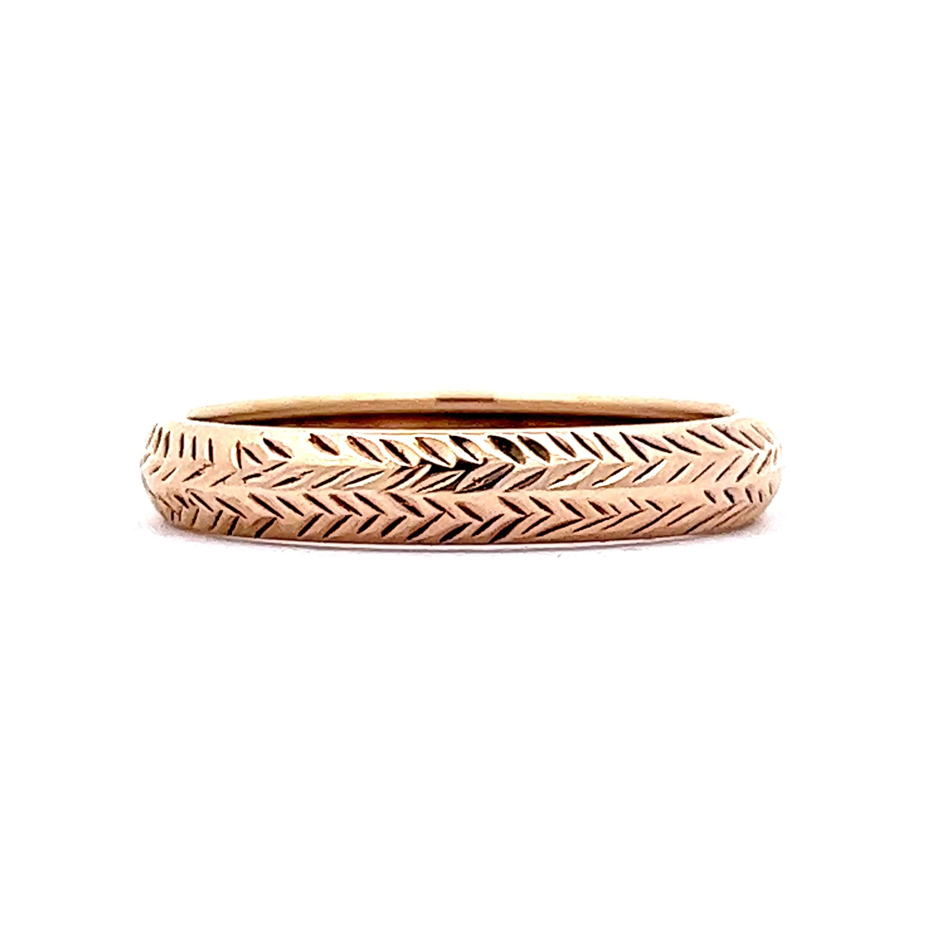 Men's Mid-Century Patterned Yellow Gold Wedding Band - Image 2